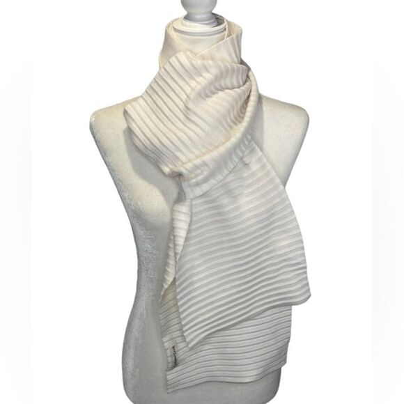 Coldwater Creek White Scarf - Picture 1 of 3